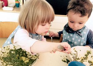 Unsere Kinder beim Mittagessen