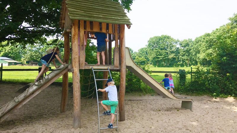 Unseren Kletterturm kann man auf unterschiedlichen Wegen erklimmen