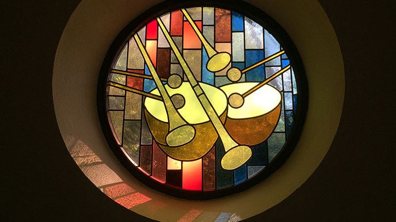 Das bunte Fenster in unserer Kirche